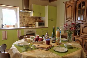 Fridge, microwave, oven, stovetop - Ty kreiz – 500 m from the beach (Plomodiern)
