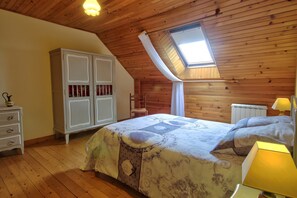 2 bedrooms, iron/ironing board, WiFi, bed sheets - Ty kreiz – 500 m from the beach (Plomodiern)