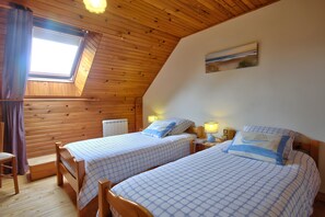 2 bedrooms, iron/ironing board, WiFi, bed sheets - Ty kreiz – 500 m from the beach (Plomodiern)