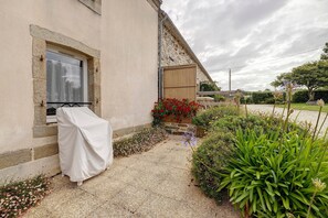 Terrace/patio - Ty Braz - Kergorz Cottages 500m from the Beach (Plomodiern)