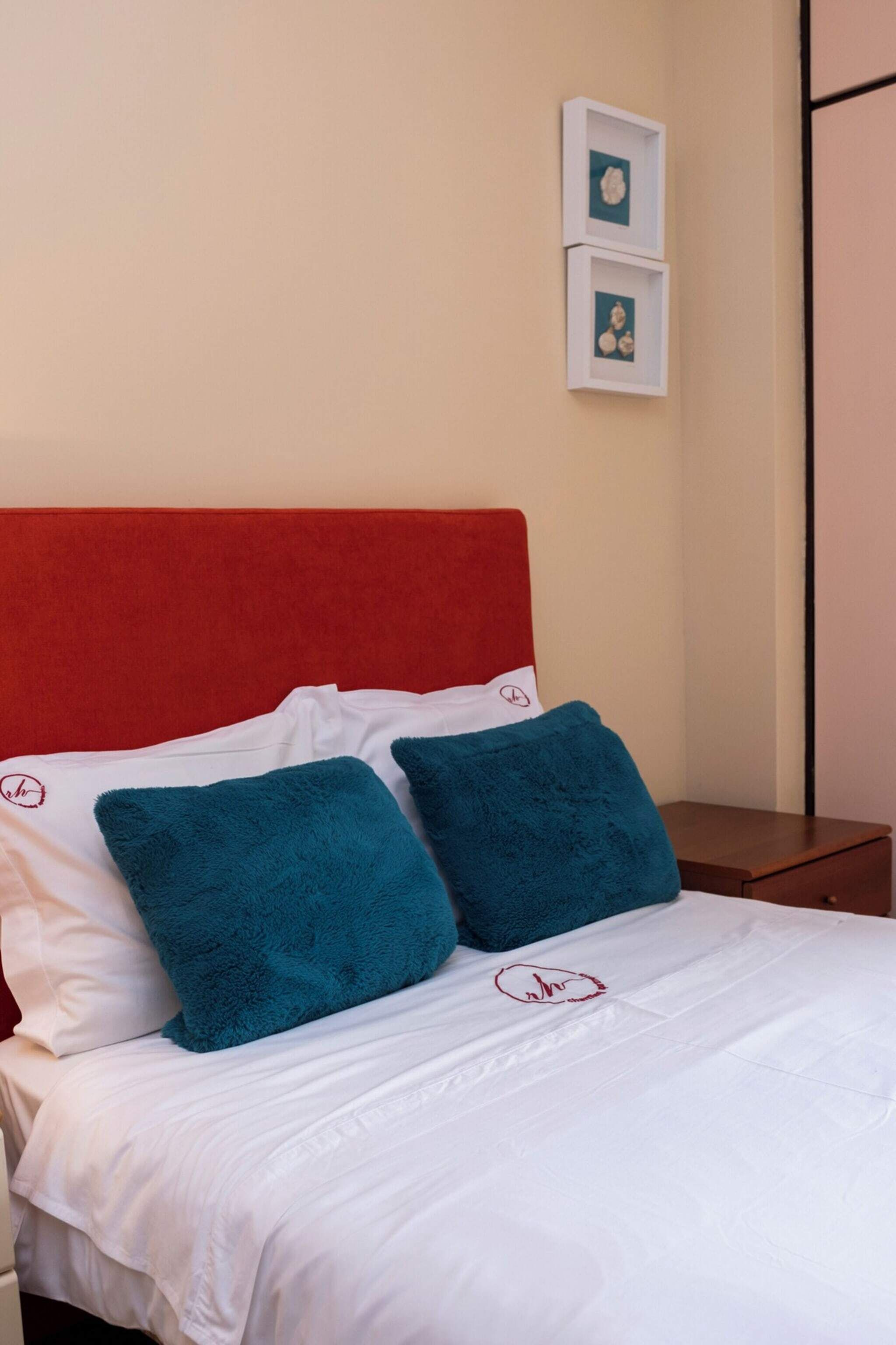 2 slaapkamers, een strijkplank/strijkijzer, gratis wifi, beddengoed