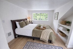 Room - 3-bedroom house in enchanting Lynnwood (Lynnwood)