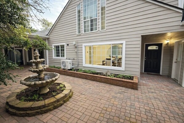 Exterior - 3-bedroom house in enchanting Lynnwood (Lynnwood)