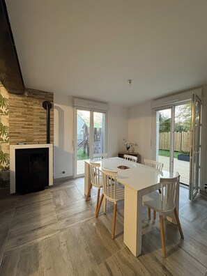 Interior - Family home with spa, near granit rose (Ploubezre)