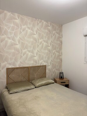 4 bedrooms, internet, bed sheets - Family home with spa, near granit rose (Ploubezre)