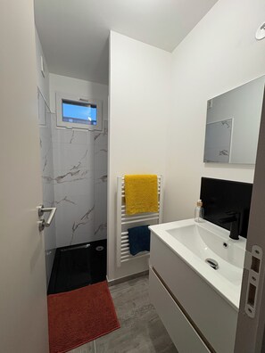 Hair dryer, towels - Family home with spa, near granit rose (Ploubezre)