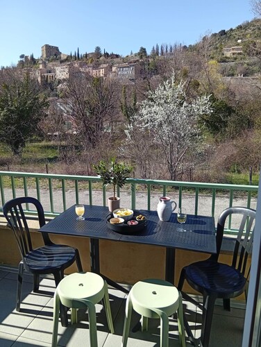 T3 avec piscine chauffée & balcon vue village - à 300m  des thermes.