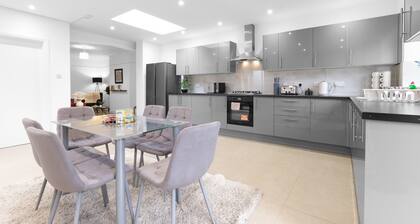 Spacious 4 Bed Semi-Detached Hse