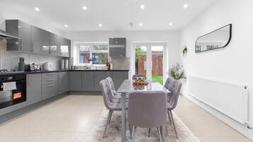 Family House, Patio | Dining room