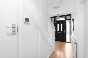 Interior - Spacious 4 Bed Semi-Detached Hse  (Stanmore)