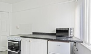 Private kitchen - Abbie`s House - with free parking! (Nottingham)