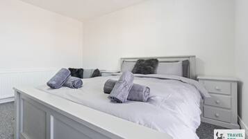 3 bedrooms, iron/ironing board, WiFi, bed sheets