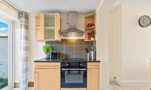 Private kitchen - Miriam`s house - free parking! (Liverpool)