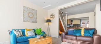 Miriam`s house - free parking!