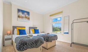 Room - Miriam`s house - free parking! (Liverpool)