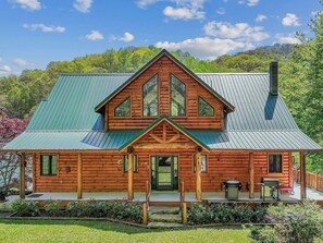Exterior - Luxury Log Cabin Retreat on 11 Acres - Hot tub, Pond, Hiking, Game Room (Mars Hill)