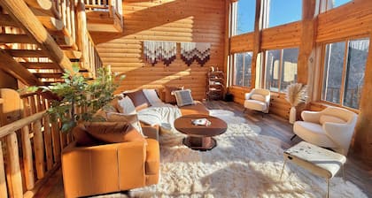 Luxury Log Cabin Retreat on 11 Acres - Hot tub, Pond, Hiking, Game Room