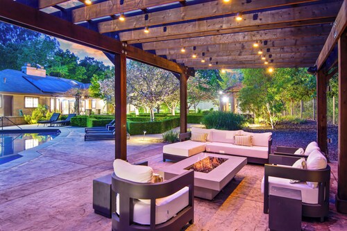 Court & Vines Wine Country Estate