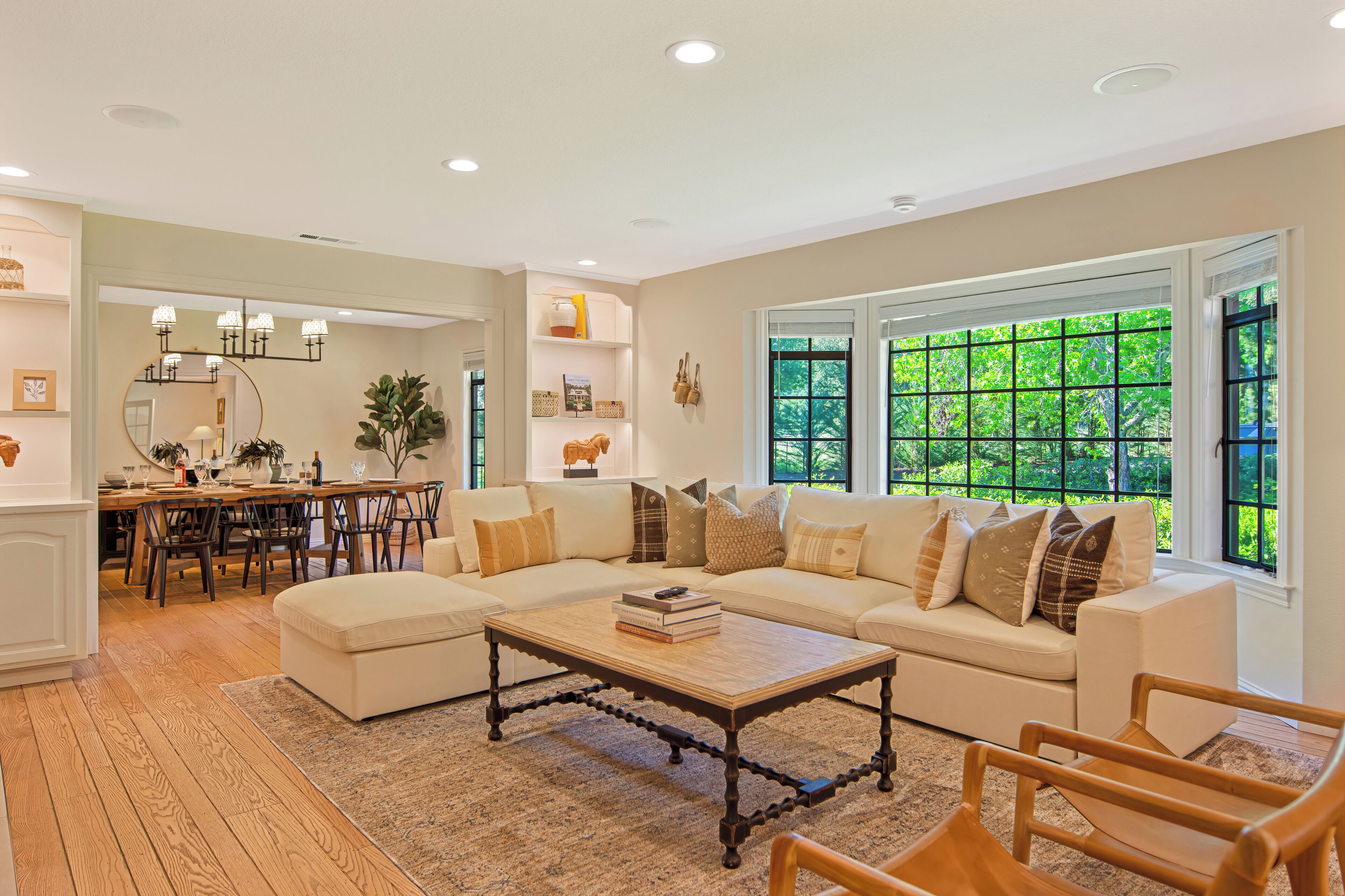 Smart TV, fireplace, stereo