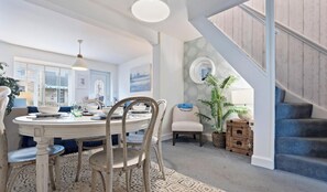 Dining - Seagull Cottage - with free parking! (Norfolk)