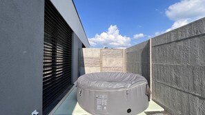 Baignoire à remous extérieure