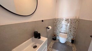 Bathroom - AC family house with garden and jacuzzi, Dunajská Lužná 1B (Bratislavský kraj)