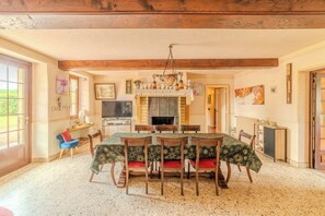 Dining - Charming farmhouse with swimming pool - calm & nature (Gueugnon)