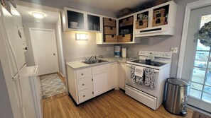 Private kitchen - Charming Falmouth Cape Home | Outdoor Shower | Near Beaches & Mashpee Commons (Falmouth)