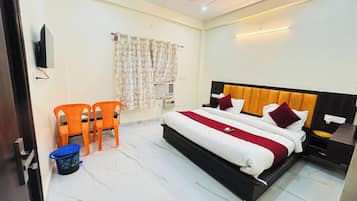 Deluxe Double Room, Balcony, City View | Egyptian cotton sheets, premium bedding, in-room safe