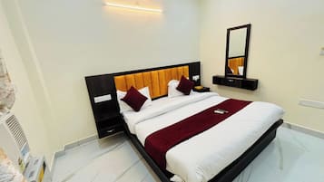 Egyptian cotton sheets, premium bedding, in-room safe