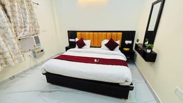Egyptian cotton sheets, premium bedding, in-room safe