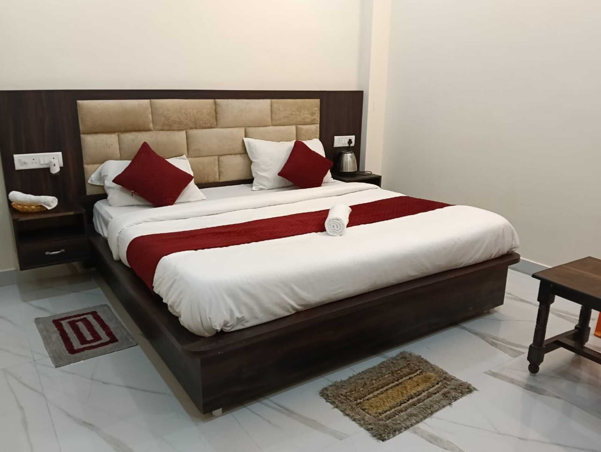 Seprai katun Mesir, seprai premium, brankas, dan setrika/meja setrika