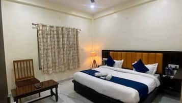 Deluxe Double Room, Balcony, City View | Egyptian cotton sheets, premium bedding, in-room safe