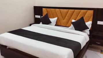 Egyptian cotton sheets, premium bedding, in-room safe