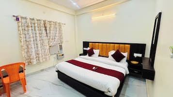 Egyptian cotton sheets, premium bedding, in-room safe