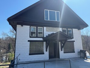 Exterior - Historic Grand Loft Pittsburgh - unique - sleeps 8 (Pittsburgh)