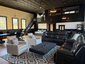 Living area - Historic Grand Loft Pittsburgh - unique - sleeps 8 (Pittsburgh)