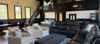 Historic Grand Loft Pittsburgh - unique - sleeps 8