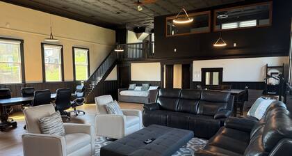 Historic Grand Loft Pittsburgh - unique - sleeps 8