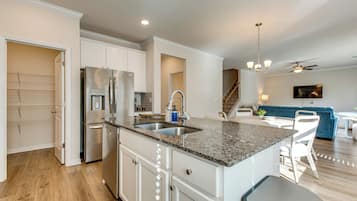 House (4 Bedrooms) | Interior