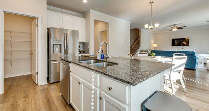 Great for Families! Getaway w/ Yard in Atlanta