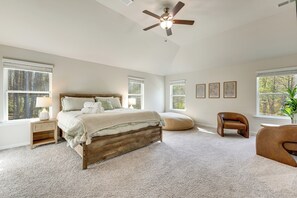 House (4 Bedrooms) | Interior - Great for Families! Getaway w/ Yard in Atlanta (Atlanta)