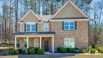 House (4 Bedrooms) | Front of property
