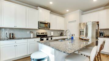 House (4 Bedrooms) | Interior