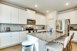 House (4 Bedrooms) | Interior - Great for Families! Getaway w/ Yard in Atlanta (Atlanta)