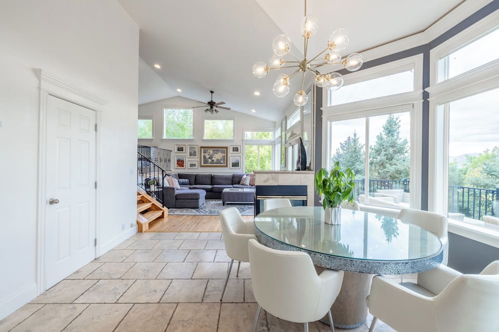 Huge 4,000 Sq Ft Basecamp: Walk to Bell Canyon - Little Cottonwood, UT