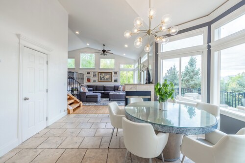 Huge 4,000 Sq Ft Basecamp: Walk to Bell Canyon