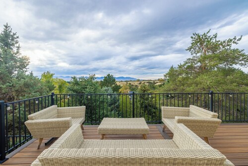 Walk to Bell Canyon! All-season Base Near Resorts