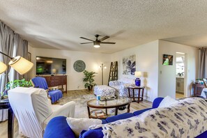 House (2 Bedrooms) | Interior - 55-plus Community w/ Pool! Snowbird Escape in Mesa (Mesa)