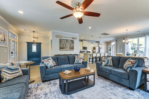 Walk to Beach & Barefoot Landing! Group Getaway